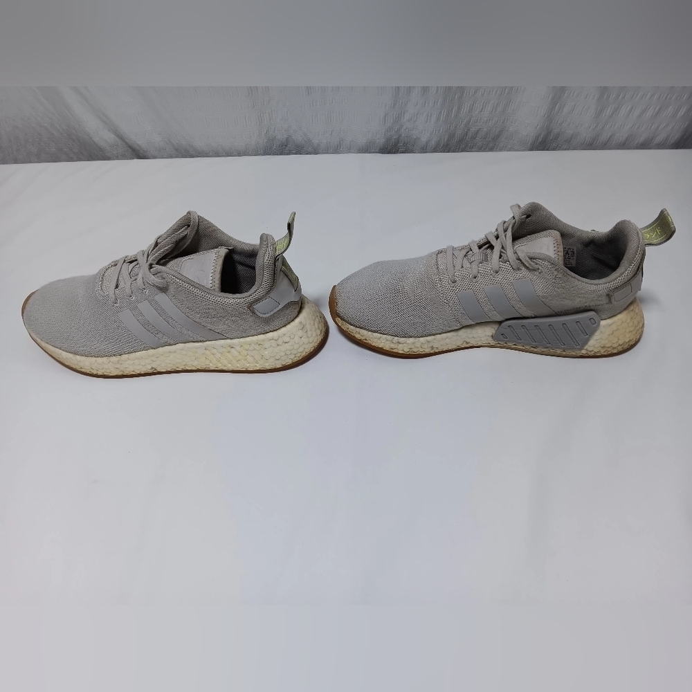 Adidas Boost The brand with the 3 stripes Men's Sneakers.  Size 9.5 - Picture 4 of 8